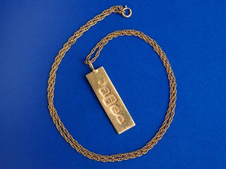9ct Gold Bar and Chain