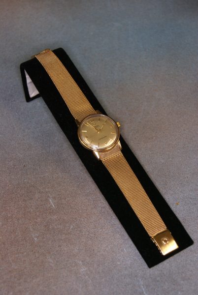 A Gent’s 9ct Gold Omega “Seamaster” Wristwatch.