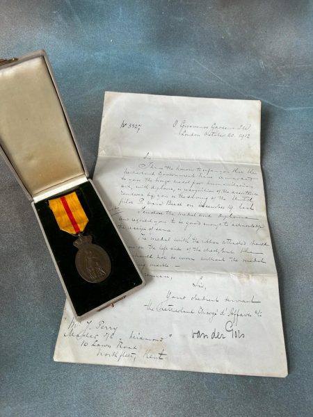 Dutch Bronze Humanitarian Medal.