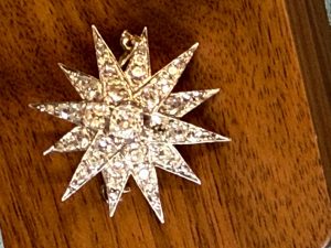 A Victorian Star Brooch/Pendant.