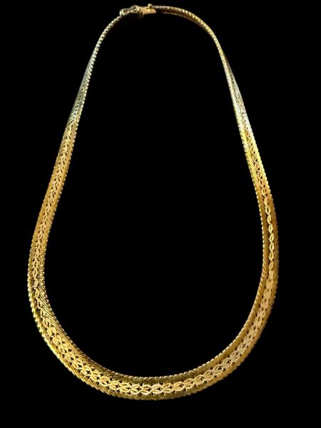 An 18ct Gold Egyptian Style Necklace.
