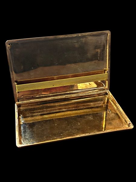 A 9ct Gold Rectangular Cigarette Case.
